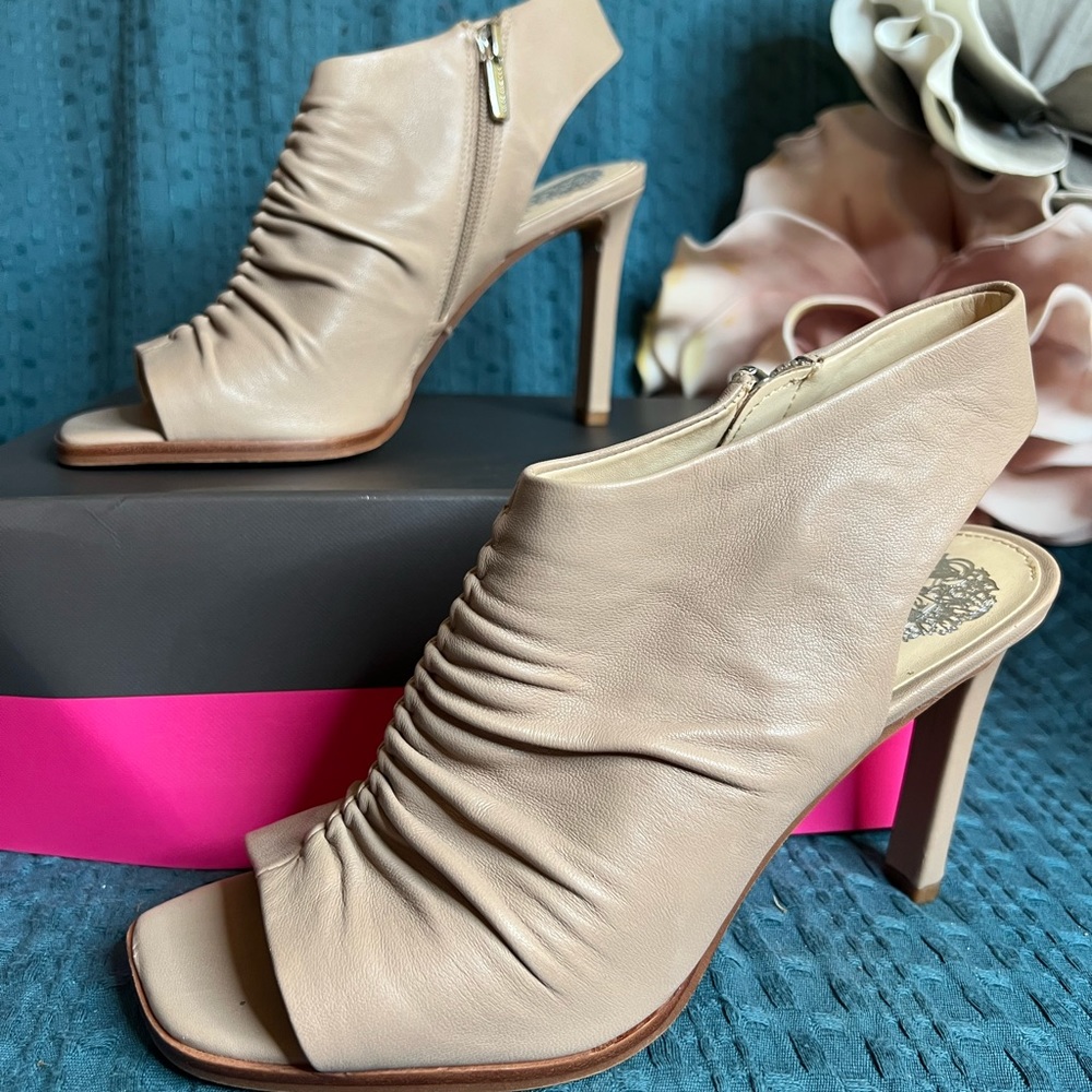 Vince Camuto size 8 Jenett Heels